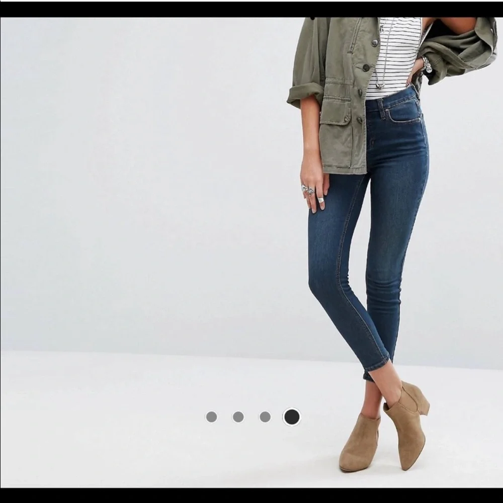 FREE PEOPLE blue stretch high rise skinny jeans denim dark wash. Size 27 crop - Picture 3 of 11